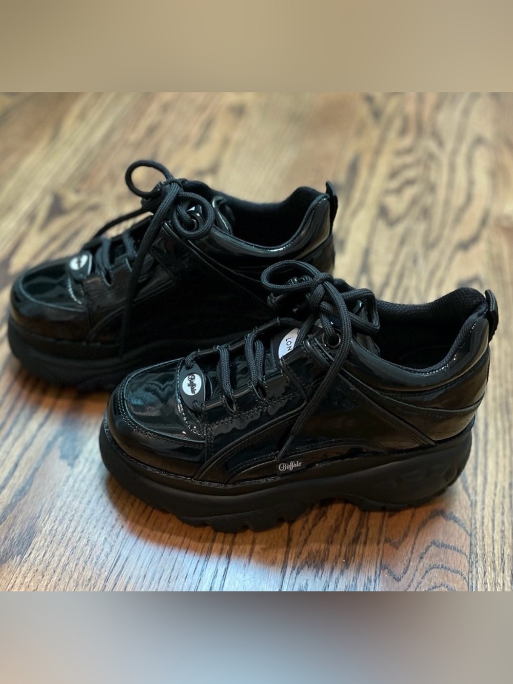 Buffalo London: Women's Platform Patent Leather Sneakers - Black - Picture 2 of 10